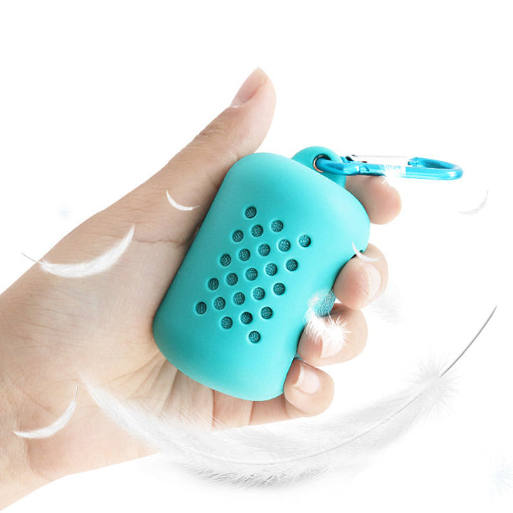"Grön mikrofiber snabbtorkande sporthandduk för utomhusaktiviteter, kompakt och hudvänlig, perfekt för träning."