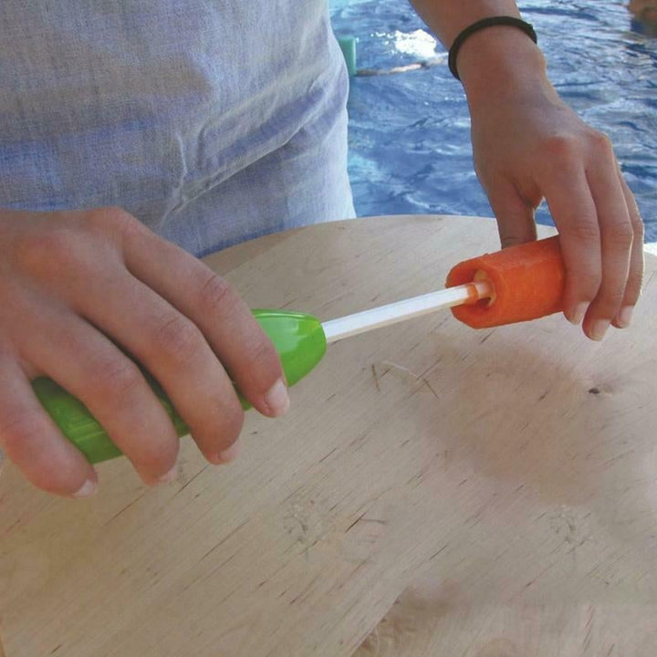 "Grönt multifunktionellt veggieborr i hammarstil av ABS för frukt och grönsaker med ergonomiskt halkfritt handtag."