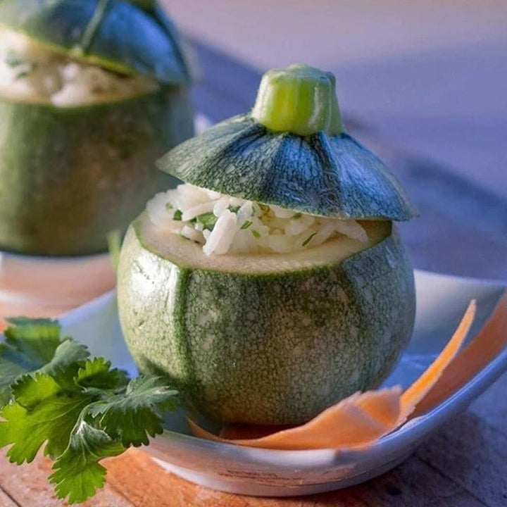 "Grönt multifunktionellt veggieborr i hammarstil av ABS för frukt och grönsaker med ergonomiskt halkfritt handtag."