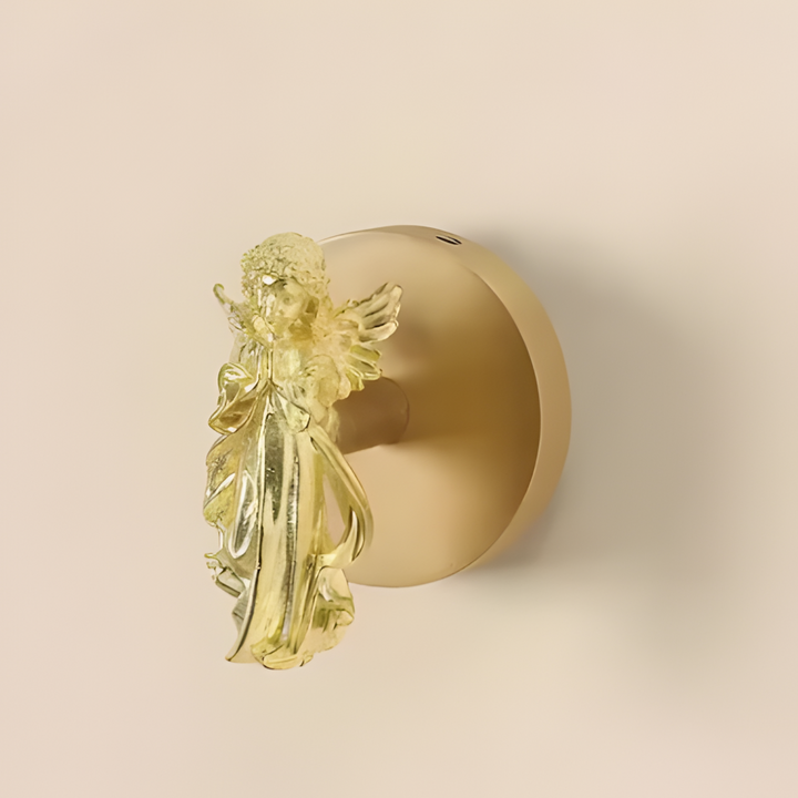Guldfärgad designkrok med djurmotiv. En praktisk klädkrok för sovrummet eller hallen.