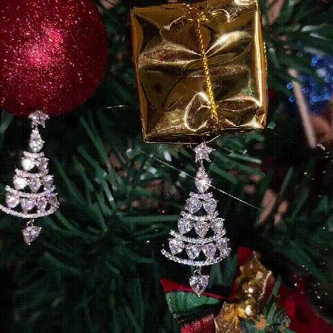Guldsilver julgransörhängen för damer, glittrande guldpaljetter, detaljerad design, festligt modetillbehör.