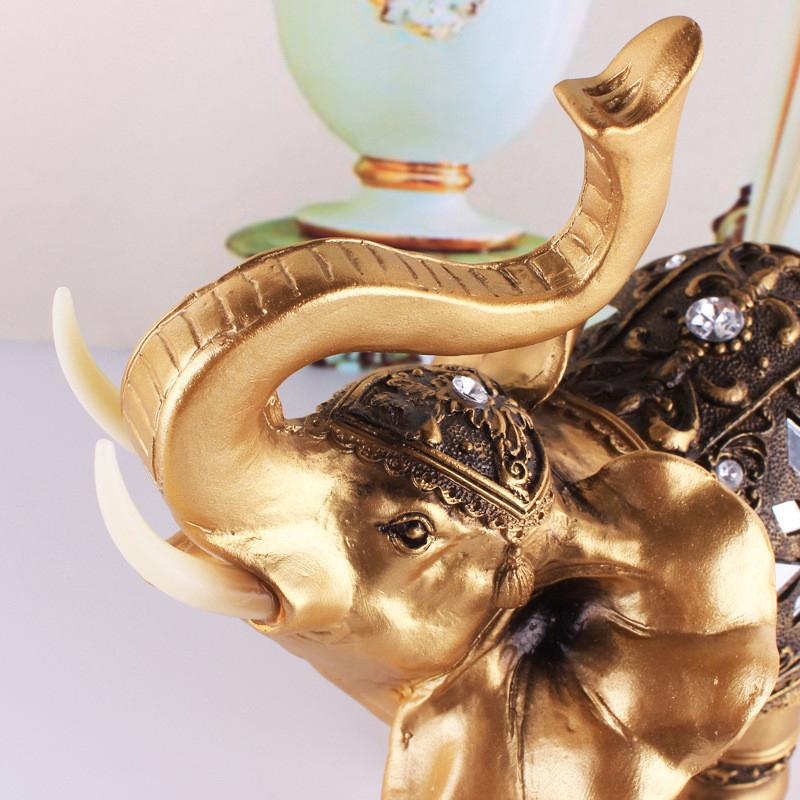 "Gyllene elefantprydnad för hemmet, elegant design i detaljerad struktur, symboliserar välstånd och lycka."