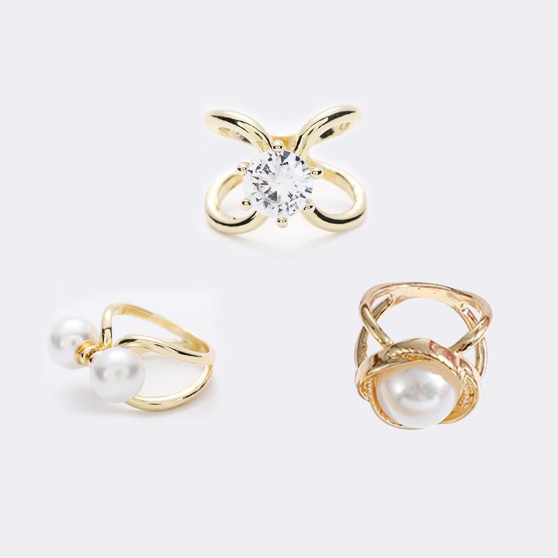 "Gyllene silkespänne med strass och pärlor, elegant accessoar för kvinnor, lyxig legering, sofistikerad stil."