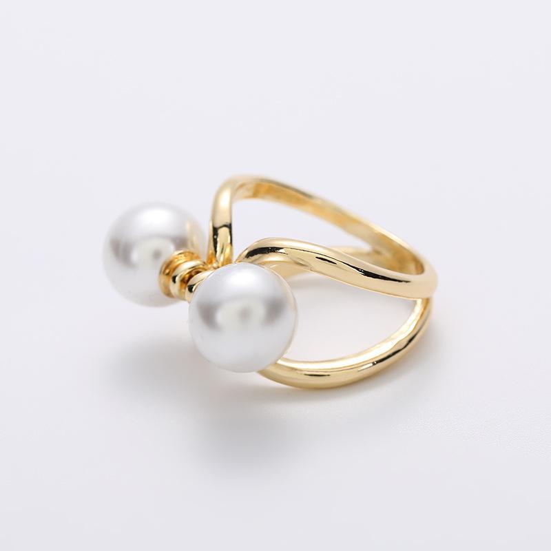 "Gyllene silkespänne med strass och pärlor, elegant accessoar för kvinnor, lyxig legering, sofistikerad stil."