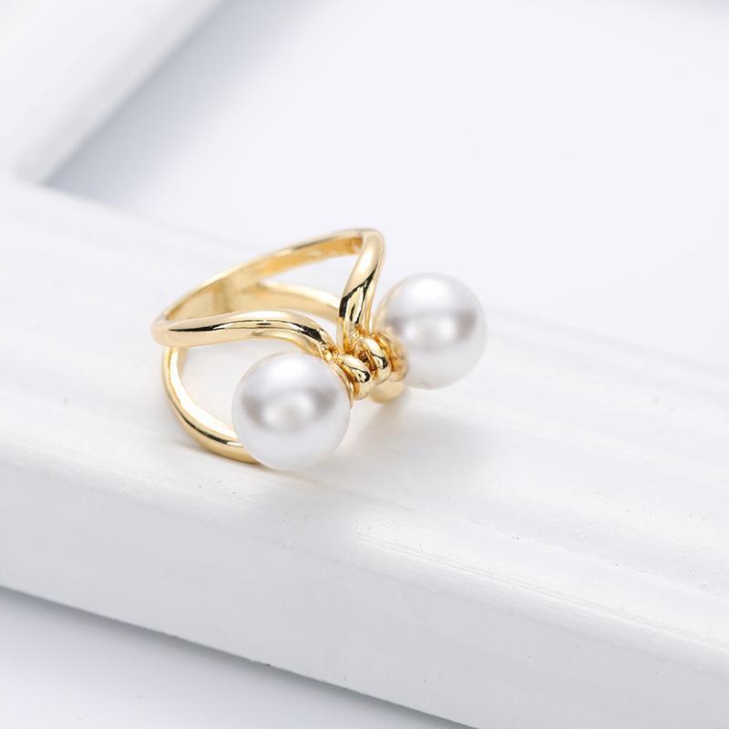 "Gyllene silkespänne med strass och pärlor, elegant accessoar för kvinnor, lyxig legering, sofistikerad stil."