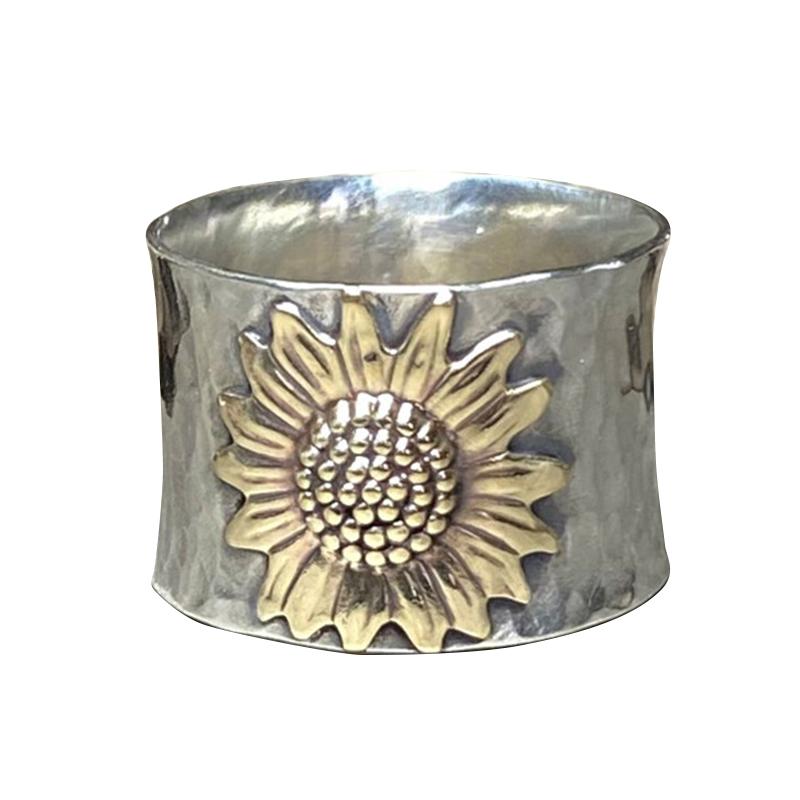 "Gyllene solros bredband ring för dam, elegant design, solrosmotiv, accessoar för alla tillfällen, bred form."