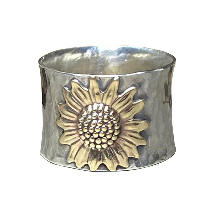"Gyllene solros bredband ring för dam, elegant design, solrosmotiv, accessoar för alla tillfällen, bred form."