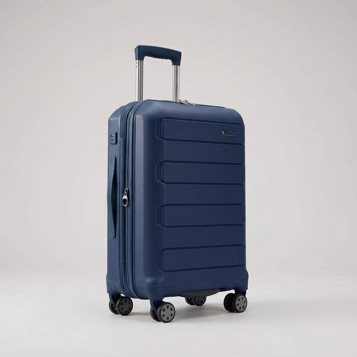 Robust bagage med integrerade spinnerhjul. Slitstark hårdskalig resväska för trygg packning.