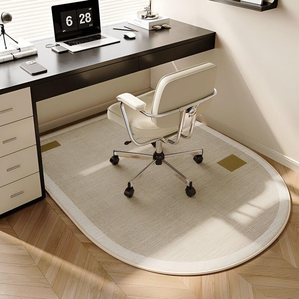 Halkfri design: oval plyschsammetmatta. Mjuk inredningsdetalj för kontoret.