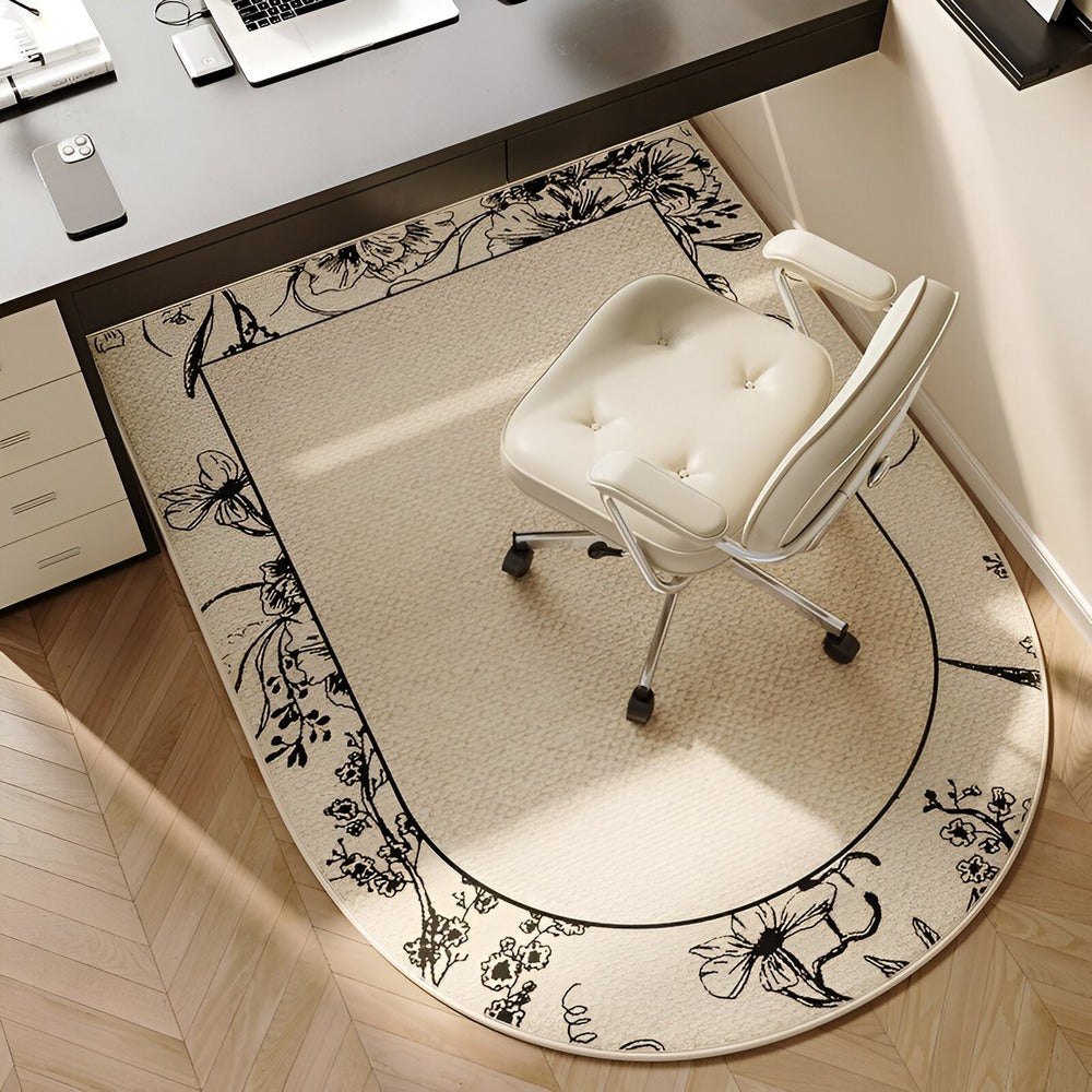 Komfortabel oval matta i plyschsammet. Halkfri design för sovrummet.