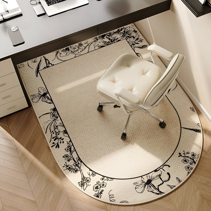 Komfortabel oval matta i plyschsammet. Halkfri design för sovrummet.