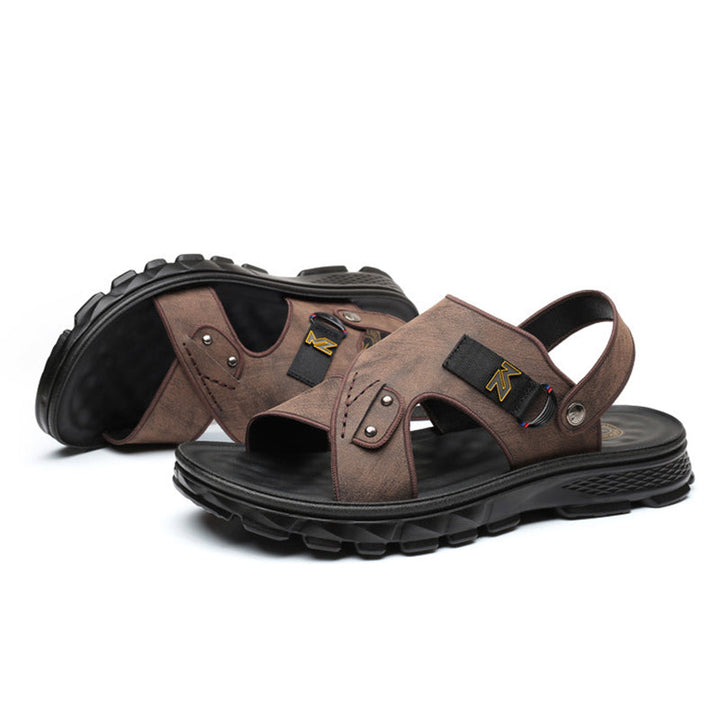 "Halkfria plattformssandaler för män med mjuk kohudöverdel och ergonomisk design, perfekta för strandpromenader."