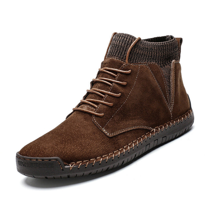 "Hållbara handsydda mid-top sneakers för män i slitstarkt material och urban stil, perfekta för alla tillfällen."
