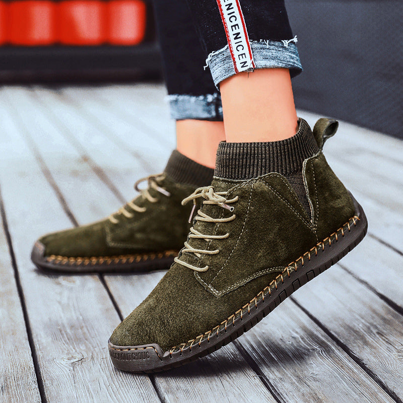 "Hållbara handsydda mid-top sneakers för män i slitstarkt material och urban stil, perfekta för alla tillfällen."