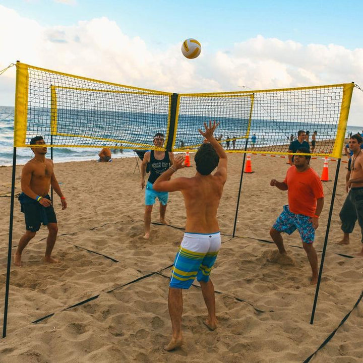 "Hållbart svart PE-volleyballnät för utomhuslek med knytdesign, förstärkt kanvaskant, perfekt för sand och gräs."