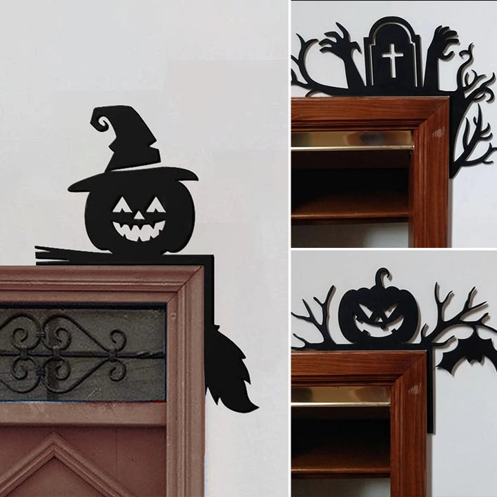 "Halloween dörrkarmdekoration av trä med häxa och spindelnät, perfekt för festlig och skrämmande heminredning."