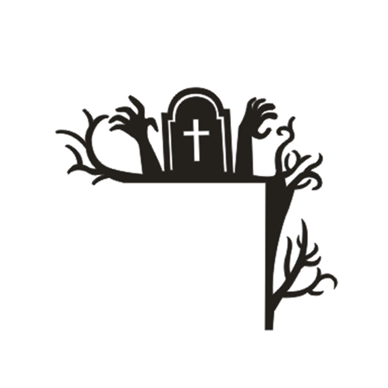 "Halloween dörrkarmdekoration av trä med häxa och spindelnät, perfekt för festlig och skrämmande heminredning."