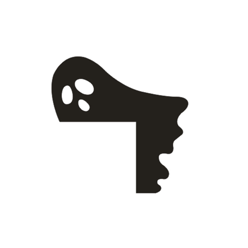 "Halloween dörrkarmdekoration av trä med häxa och spindelnät, perfekt för festlig och skrämmande heminredning."