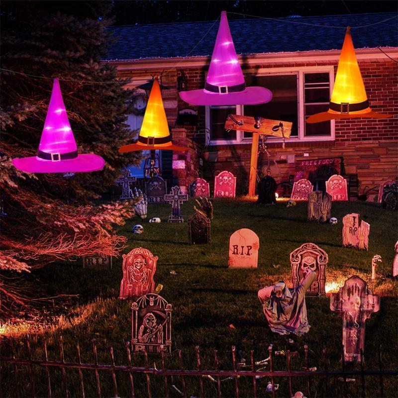 "Halloween häxhatt dekoration med LED-stränglampor i färgglada nyanser för magisk festivalstämning."