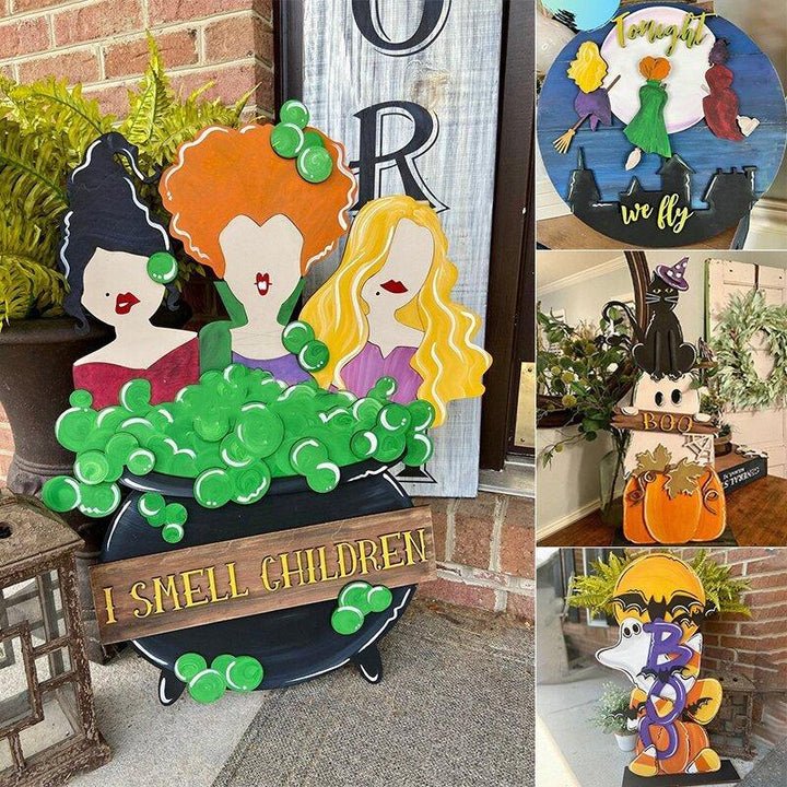 "Halloween veranda dekoration i trä med handmålade detaljer och unik design för en spöklik och välkomnande atmosfär."
