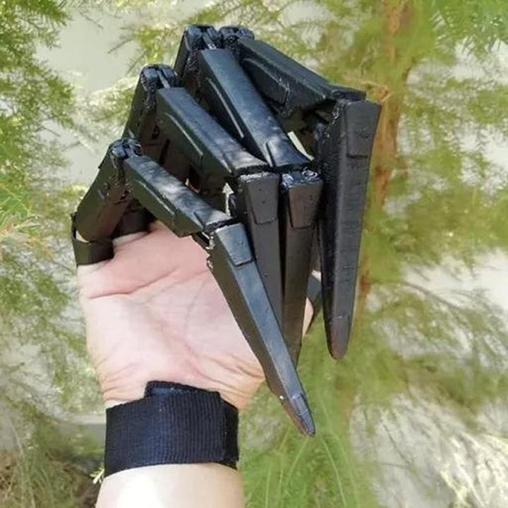 "Halloweenledade fingrar: realistiska, detaljerade fingrar med långa naglar, perfekt som kuslig dekoration eller kostymtillbe