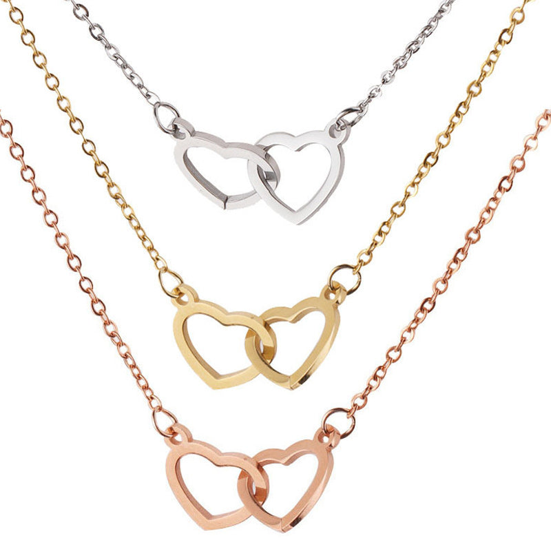 "Halsband för kvinnor med två sammanflätade hjärtan i titan stål, elegant romantisk design i guld, roséguld eller silver."