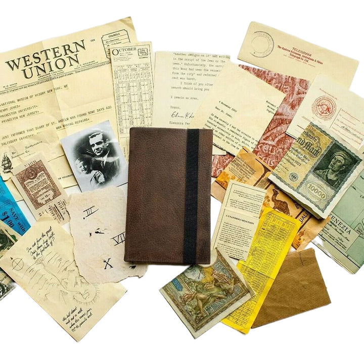 "Handbunden Graildagbok, åldrade sidor, replika från 'The Last Crusade', perfekt accessoar för Indiana Jones-fans."