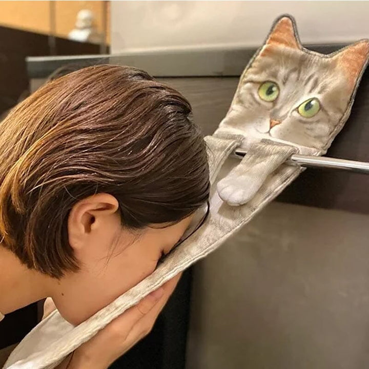 "Handduk med sött och realistiskt kattansikte, perfekt för kattälskare och inredning av kök eller badrum."