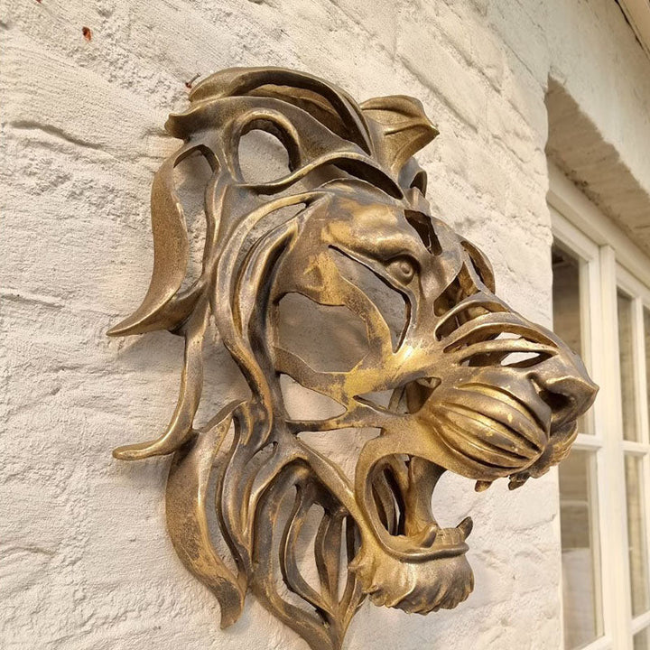 "Handgjord gyllene lejonhuvud väggdekoration i detaljrikt resin, elegant 3D-design för stilfull hemdekor"