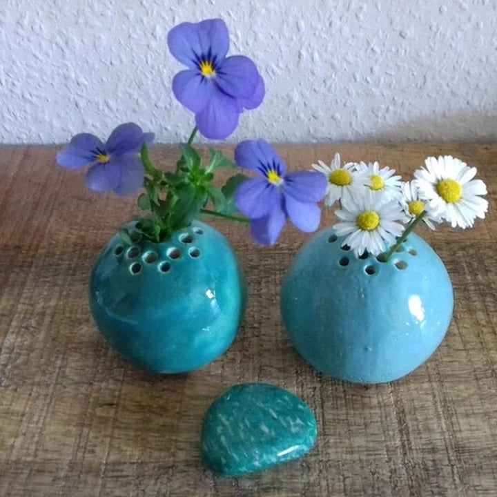 "Handgjord hartsvas för dekoration, perfekt för små blommor, bordsdekor med unik charm och variation i färg och form."