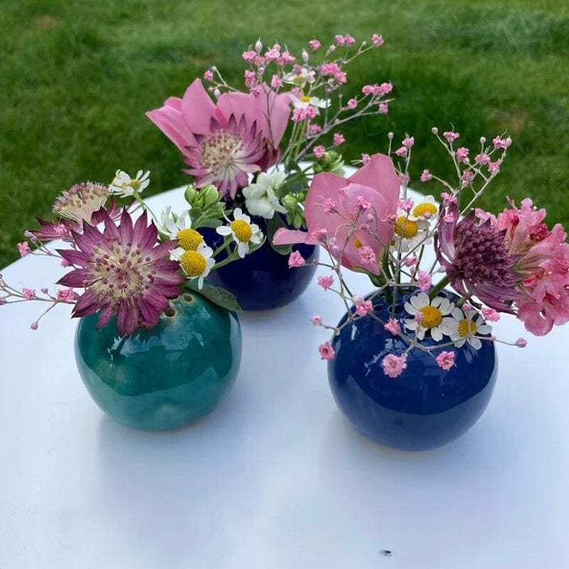 "Handgjord hartsvas för dekoration, perfekt för små blommor, bordsdekor med unik charm och variation i färg och form."