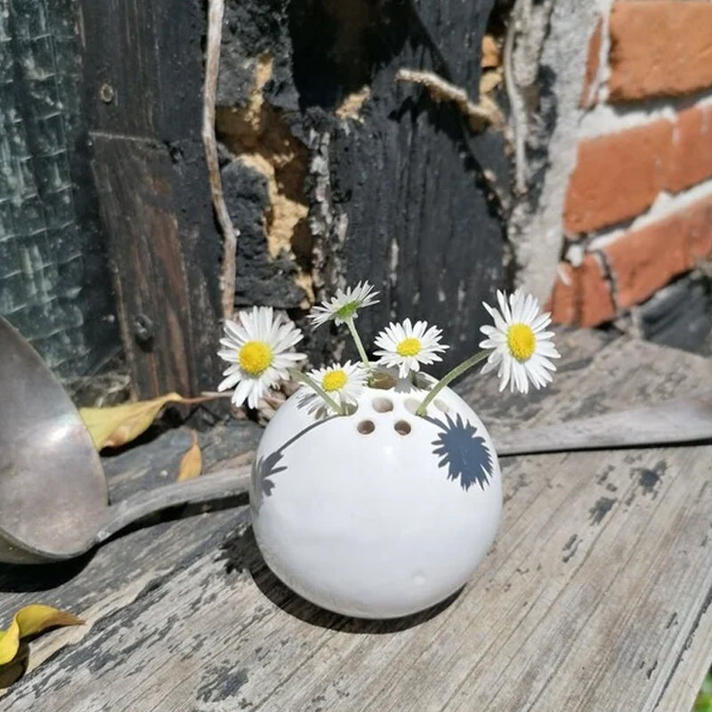 "Handgjord hartsvas för dekoration, perfekt för små blommor, bordsdekor med unik charm och variation i färg och form."