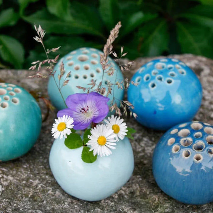 "Handgjord hartsvas för dekoration, perfekt för små blommor, bordsdekor med unik charm och variation i färg och form."