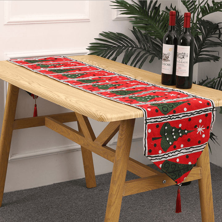 "Handgjord julduk med renar och snögubbar i julfärger, skapar festlig atmosfär, perfekt för heminredning, 180x35cm."