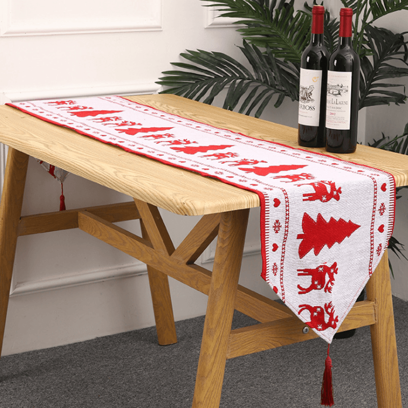 "Handgjord julduk med renar och snögubbar i julfärger, skapar festlig atmosfär, perfekt för heminredning, 180x35cm."