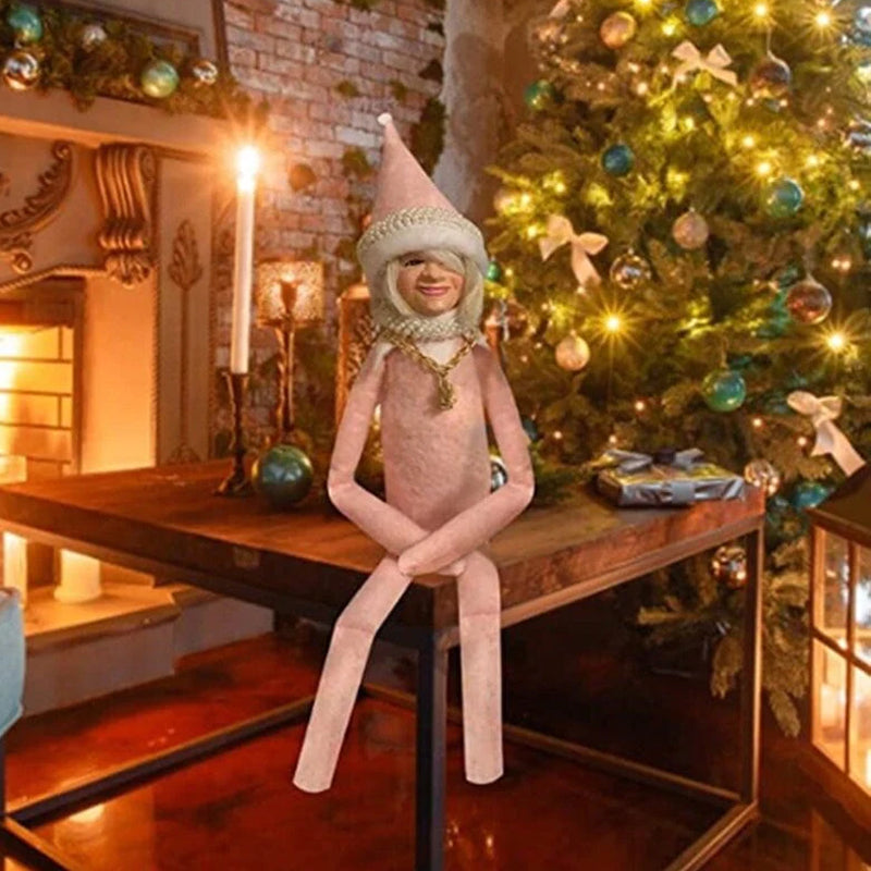 Handgjord julnissedocka 30 cm med röd mössa, guldkedja och grön klädsel, perfekt för juldekoration.