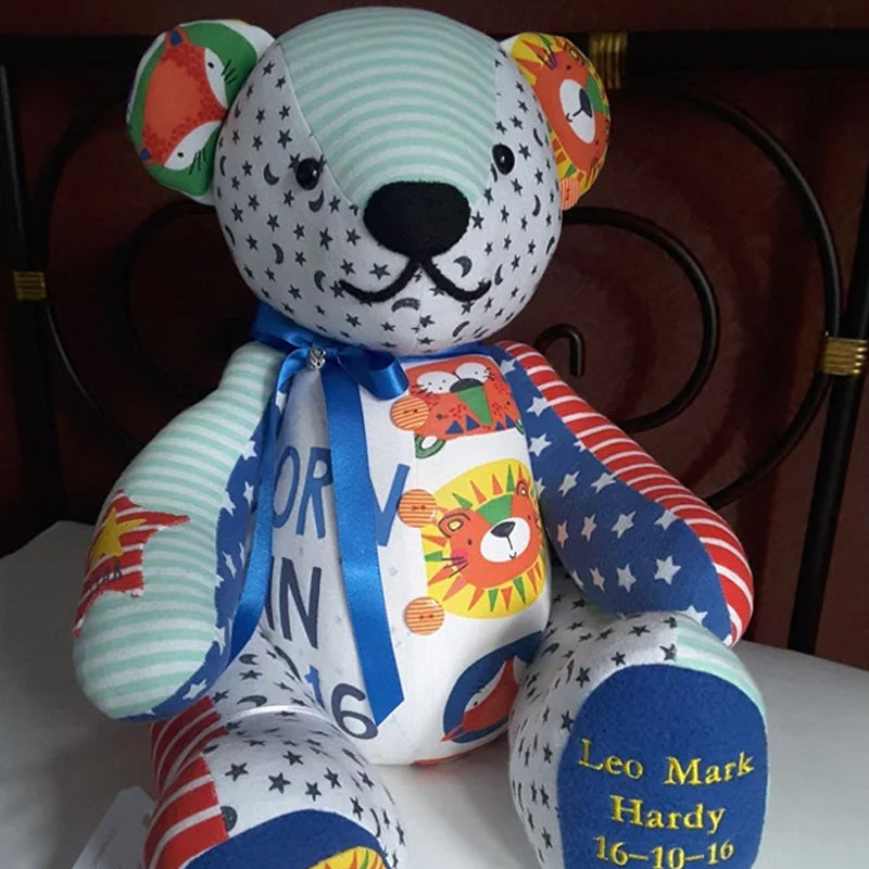 "Handgjord minnesbjörn mall av akryl, perfekt för personlig dekoration. Finns i olika storlekar och färger som visad."