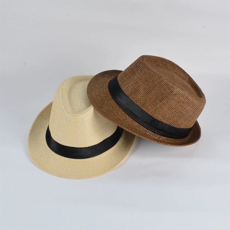 "Handgjord panama solhatt för män i beige, med elegant flätad design och brett brätte för optimalt solskydd på sommaren."