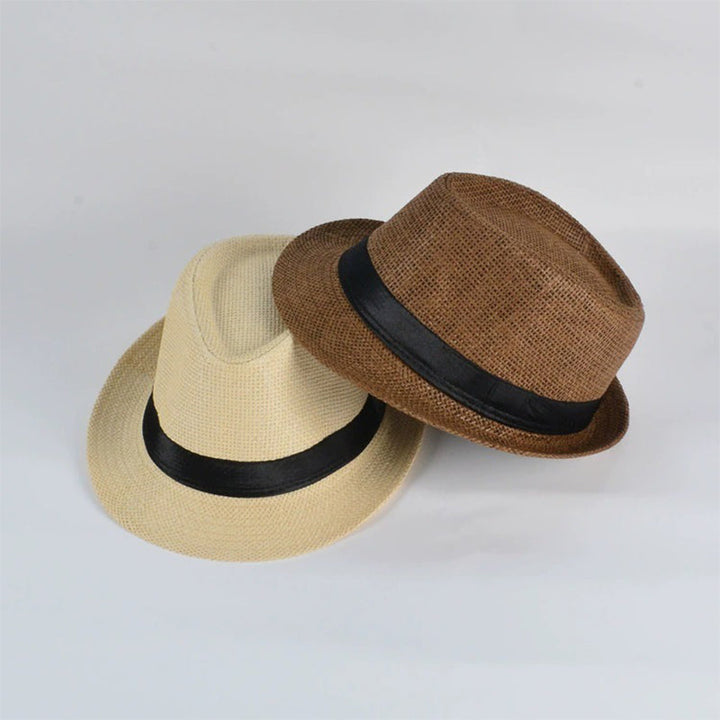 "Handgjord panama solhatt för män i beige, med elegant flätad design och brett brätte för optimalt solskydd på sommaren."