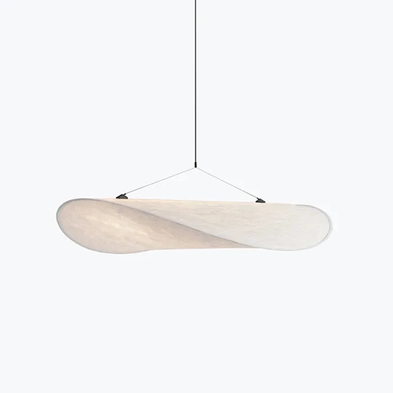 Detaljbild av SilkWave taklampa: Handgjord organisk design. Modern belysning, konstverk för hemmet.