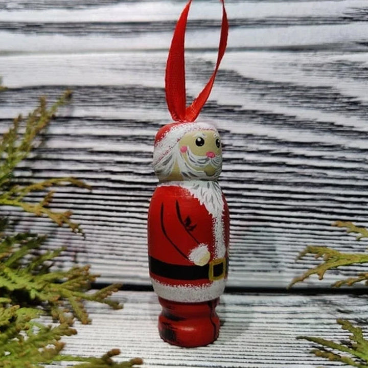 Handgjord tomteleksak i färgglatt trä, perfekt som julprydnad med överraskningseffekt för glädje och skratt.
