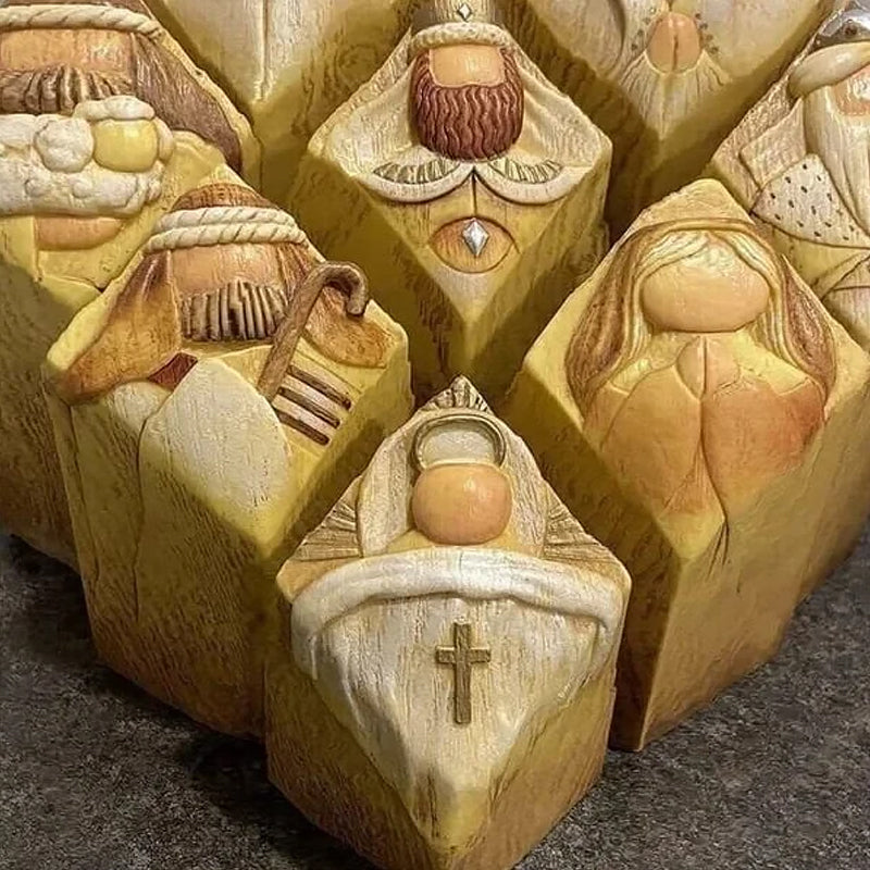 "Handgjorda Kristusfödelse statyer i harts, traditionella figurer som Maria och Josef i detaljrik stil."