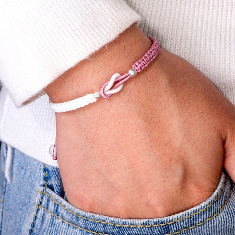 "Handgjort flätat armband för kvinnor, justerbart i flera färger, elegant och tidlös design för dagligt bruk."