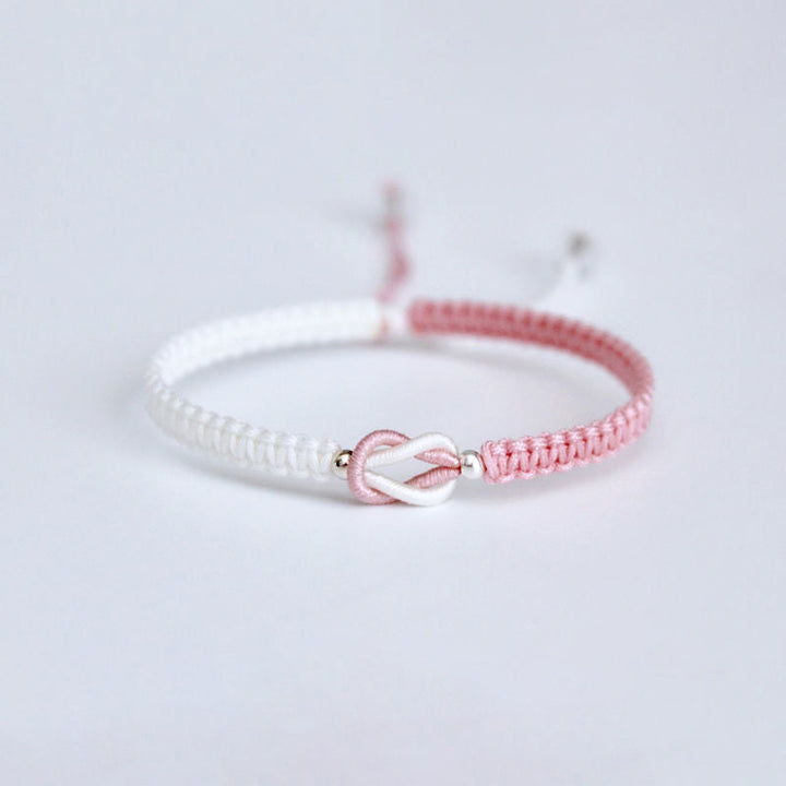 "Handgjort flätat armband för kvinnor, justerbart i flera färger, elegant och tidlös design för dagligt bruk."