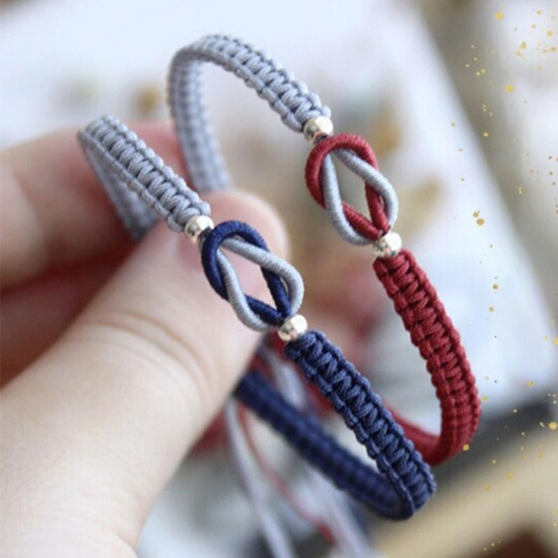 "Handgjort flätat armband för kvinnor, justerbart i flera färger, elegant och tidlös design för dagligt bruk."