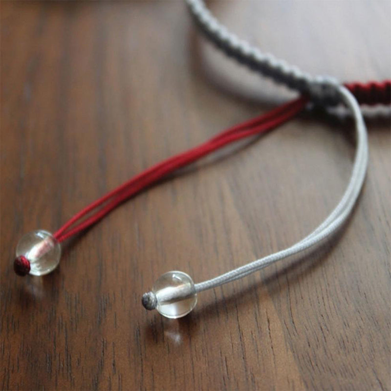 "Handgjort flätat armband för kvinnor, justerbart i flera färger, elegant och tidlös design för dagligt bruk."