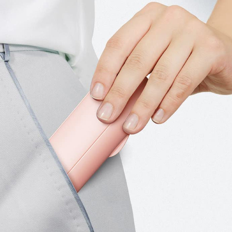 "Handhållen bärbar fläkt med USB-laddning, stilren design utan synliga vindblad, finns i flera färger."