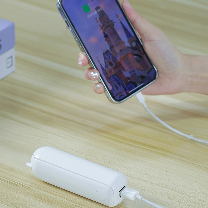 "Handhållen bärbar fläkt med USB-laddning, stilren design utan synliga vindblad, finns i flera färger."
