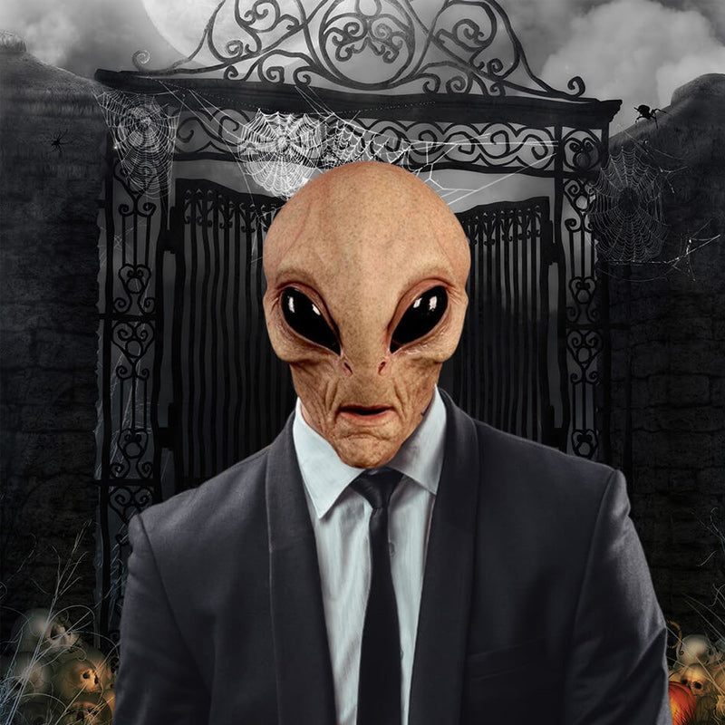 "Handmålat främmande ansiktsskydd för Halloween, detaljerat realistiskt utseende, skrämmande mask för kostymer."