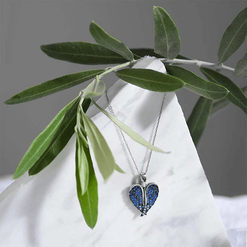 "Hängande halsband med hjärta och änglavingar, silverglänsande, smycket för damer, symbol för skydd och hopp."